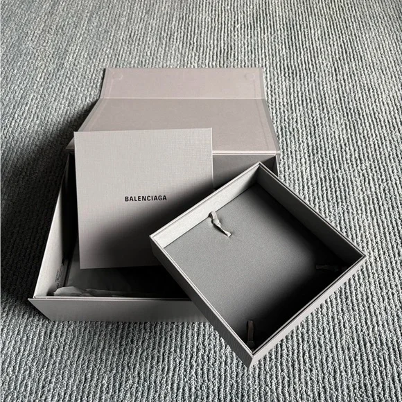 Balenciaga Boxes - Picture 3 of 5